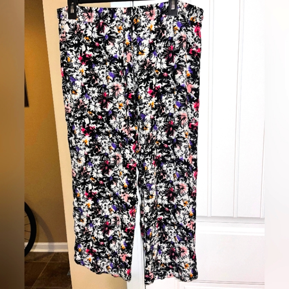 Robert Louis ankle length, Flowy, floral pants sz XL